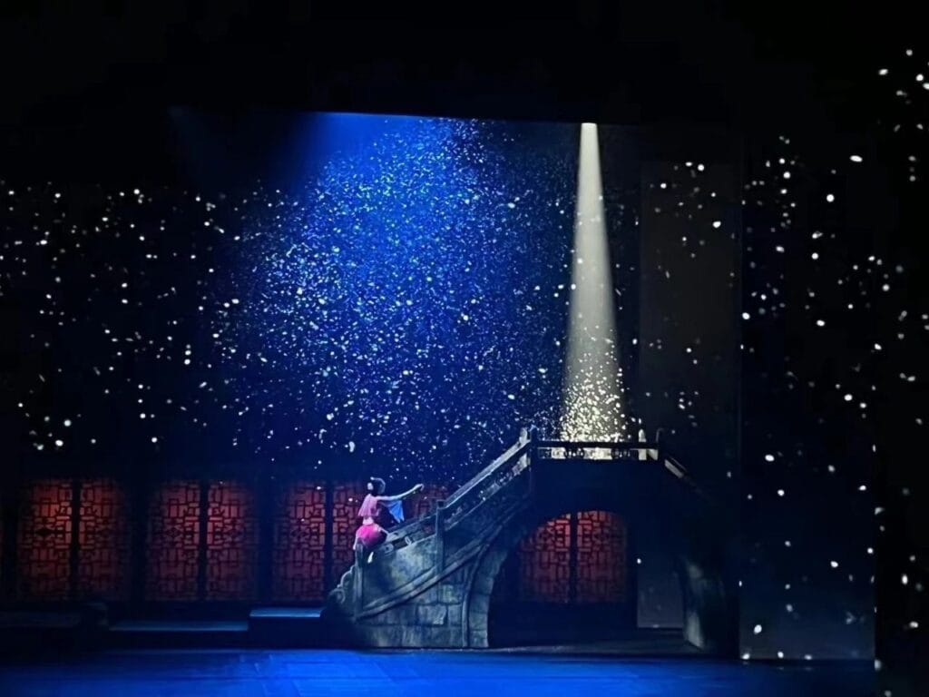 XMLITE 1000W Profile C10 Powers the Successful Premiere of "Hui Show"
